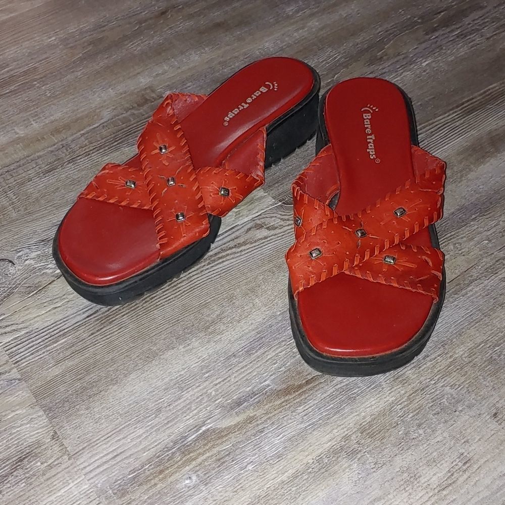 BareTraps red Lana Leather Sandals Sz 7.5 NWOT